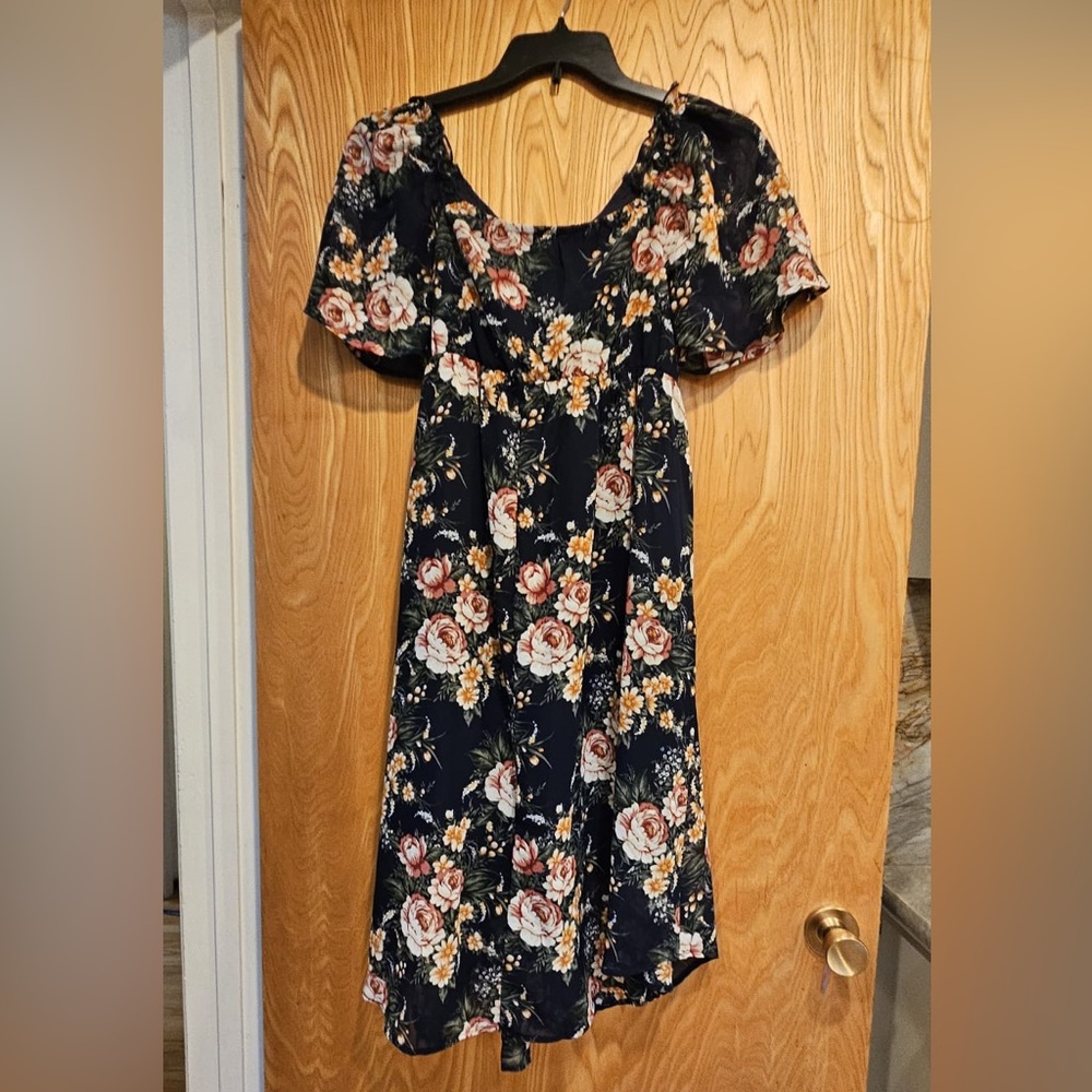 BloomChic Floral ruffle flutter sleeve midi dress. Navy background. Size 10. NWT - Picture 5 of 8